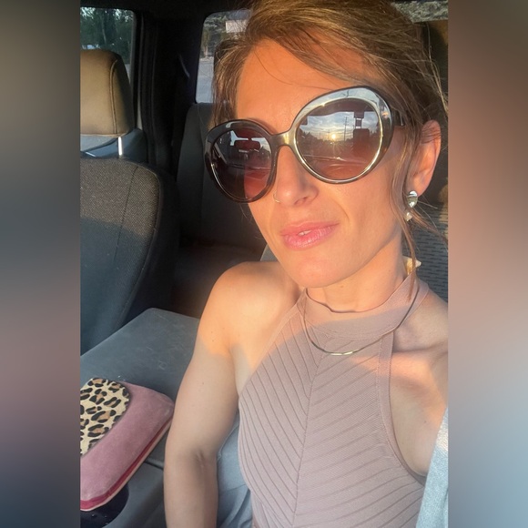 Meet your Posher, Amanda - Picture 3 of 12